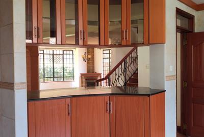 5 Bed House with En Suite in Lavington - 4