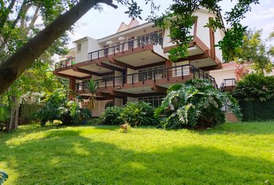 6 Bed House with En Suite at Runda