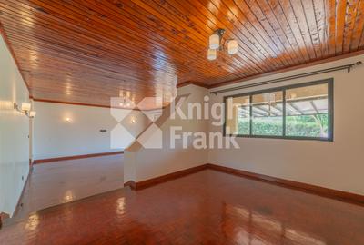 4 Bed House with En Suite at Loresho Crescent - 3