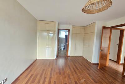 3 Bed Apartment with En Suite in Westlands Area - 4