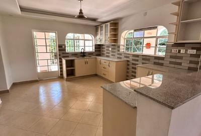 5 Bed House with En Suite at Bomas