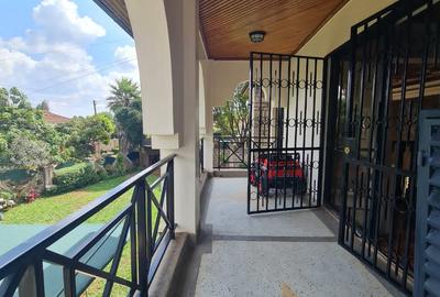 4 Bed House with En Suite in Mountain View - 4