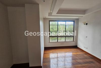 5 Bed Townhouse with En Suite in Lavington - 3