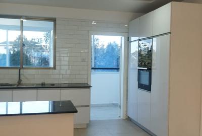 Serviced 4 Bed Apartment with En Suite in Lavington