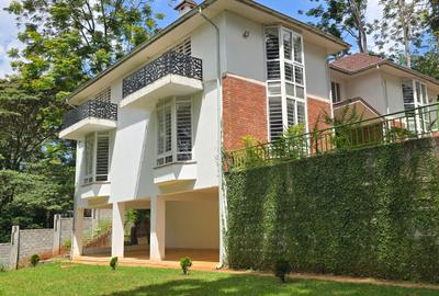 5 Bed House with En Suite at Rosslyn Lone Tree - 3
