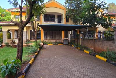 4 Bed Townhouse with En Suite at Lavington Road Garden - 2