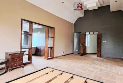 6 Bed House with En Suite in Ridgeways