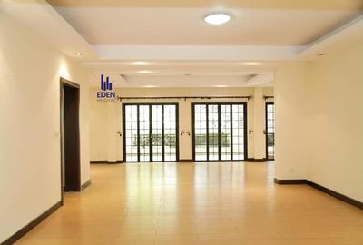 3 Bed Apartment with En Suite in Riverside - 4