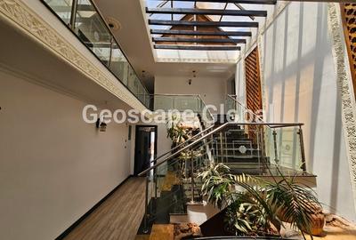 5 Bed House with En Suite in Runda - 4