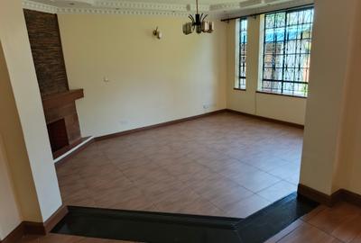 5 Bed Townhouse with En Suite at Lavington - 4