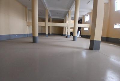 10,000 ft² Warehouse with Parking in Syokimau