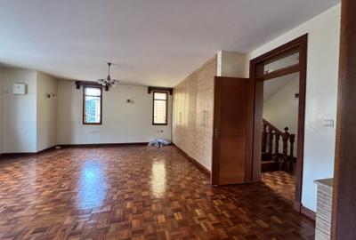 5 Bed Townhouse with En Suite in Lavington - 2