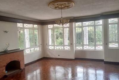 6 Bed House with En Suite in Kitisuru