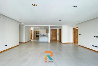 3 Bed Apartment with En Suite in Spring Valley