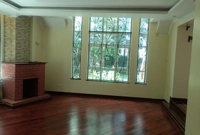 5 Bed Townhouse with En Suite in Lavington