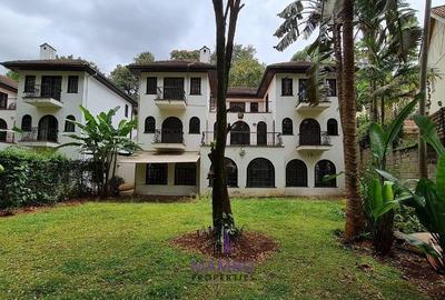 4 Bed Townhouse with En Suite at Riverside Dr - 2