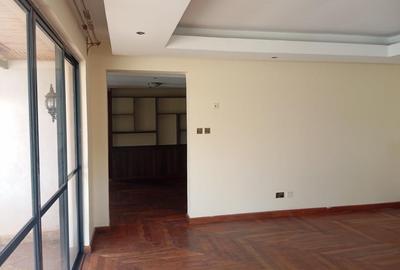 5 Bed Townhouse with En Suite at Lavington - 4