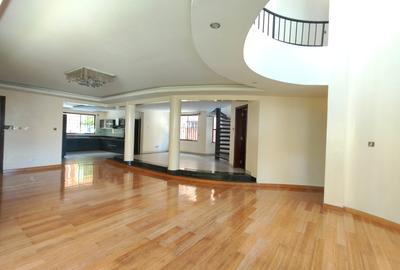 5 Bed House with En Suite in Westlands Area - 4