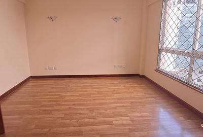 3 Bed Apartment with En Suite at 2Nd Ave Parklands