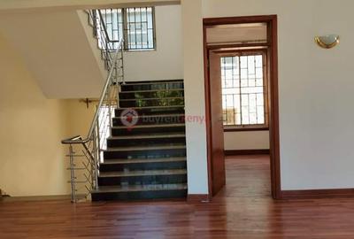 5 Bed Townhouse with En Suite at Spring Valley