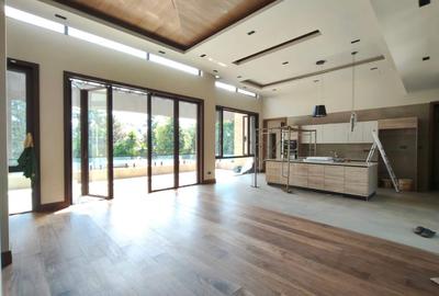 5 Bed Villa with En Suite in Spring Valley - 3