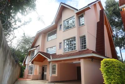 5 Bed House with En Suite in Lavington