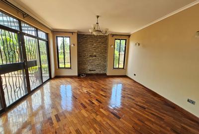 4 Bed Villa with En Suite in Ridgeways - 3