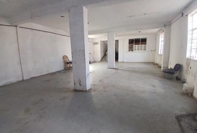 2,600 ft² Warehouse with Backup Generator in Industrial Area