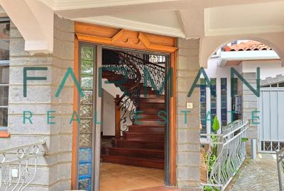 5 Bed House with En Suite in Runda