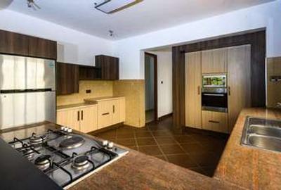 4 Bed Apartment with En Suite at Moyne Drive