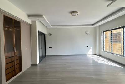 4 Bed Apartment with Swimming Pool in Parklands - 3