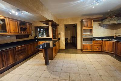 6 Bed House with En Suite in Runda - 3