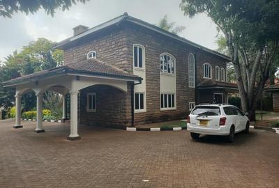 4 Bed House with En Suite at Hillview - 2