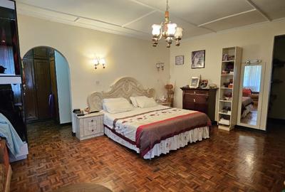 5 Bed House with En Suite at Old Runda - 4
