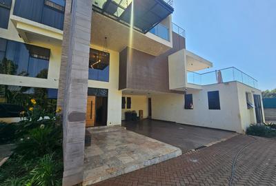 5 Bed House with En Suite in Runda - 3