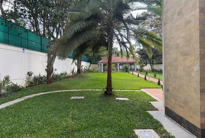 7 Bed House with En Suite in Runda - 3