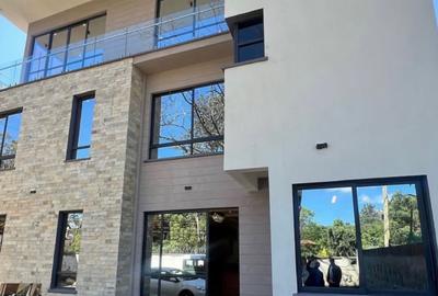 4 Bed Villa with En Suite in Lavington