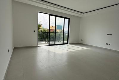 2 Bed Apartment with En Suite in Brookside - 4