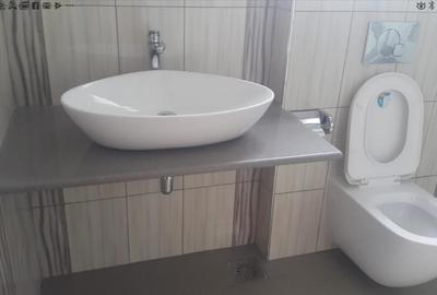 5 Bed Townhouse with En Suite in Lavington - 4