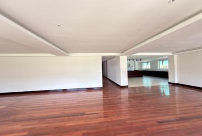 5 Bed House with En Suite in Runda - 4