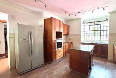 4 Bed Villa with En Suite in Spring Valley - 4