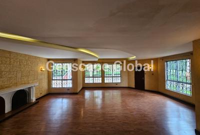 4 Bed House with En Suite in Nyari