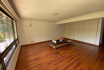 7 Bed Townhouse with En Suite in Gigiri - 4