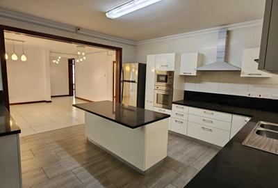 4 Bed Apartment with En Suite at General Mathenge - 4