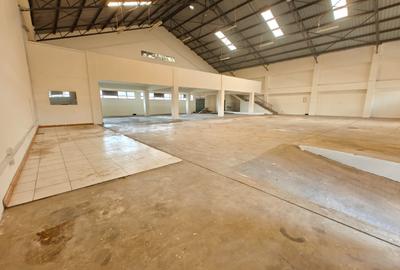 8,700 ft² Warehouse with Parking in Ruaraka