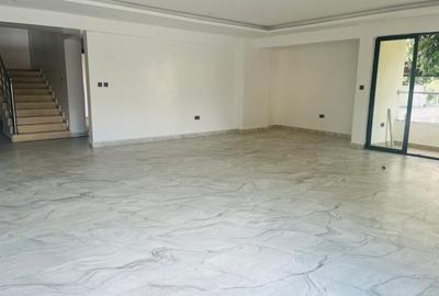 5 Bed Apartment with En Suite at 3Rd Parklands