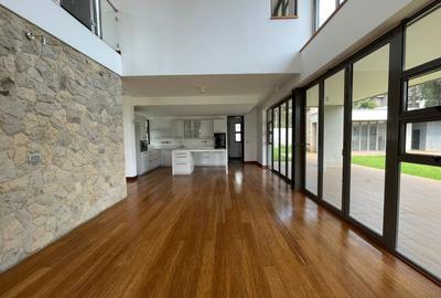 5 Bed Townhouse with En Suite in Karen - 4