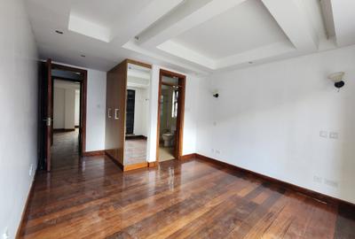 5 Bed Villa with En Suite in Lavington - 4