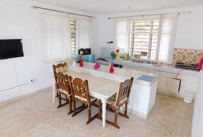 Serviced 2 Bed Apartment with Parking in Malindi