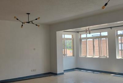 3 Bed Apartment with En Suite in Westlands Area - 2